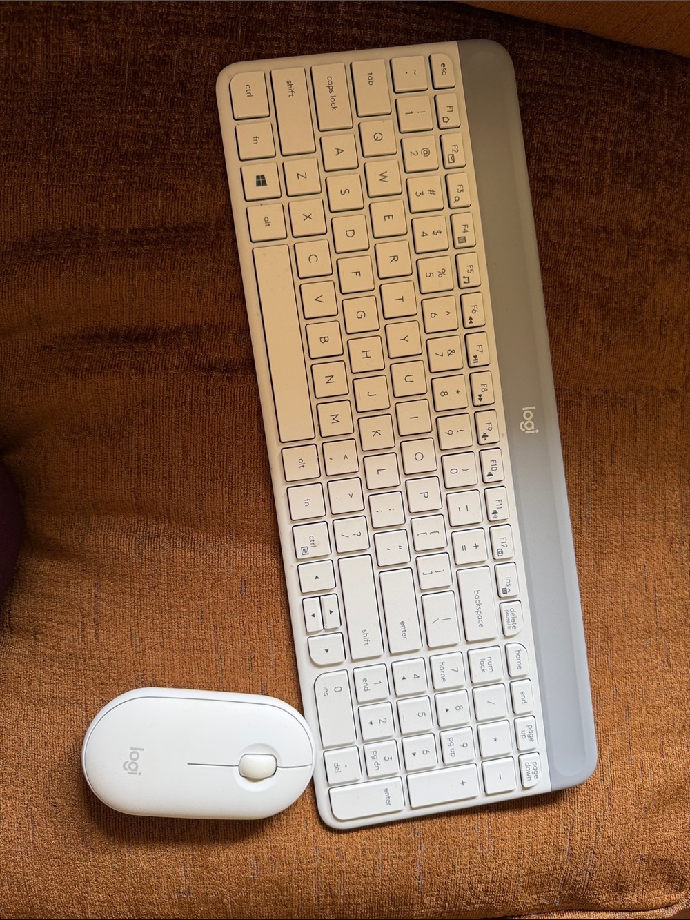 Logitech K470 White keyboard and mouse